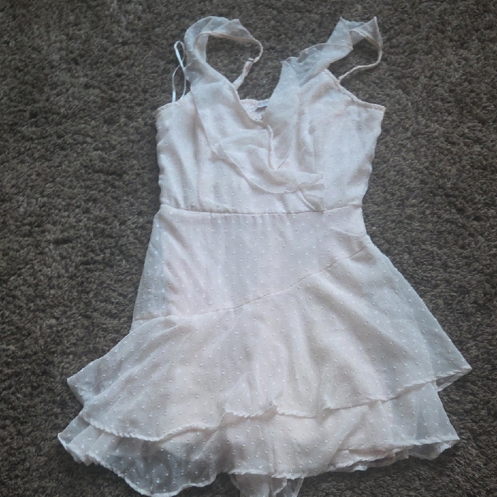 Elegant White Ruffled Women's Sleepwear